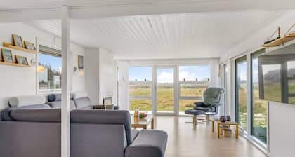 "Carelle" - 300m from the sea by Interhome