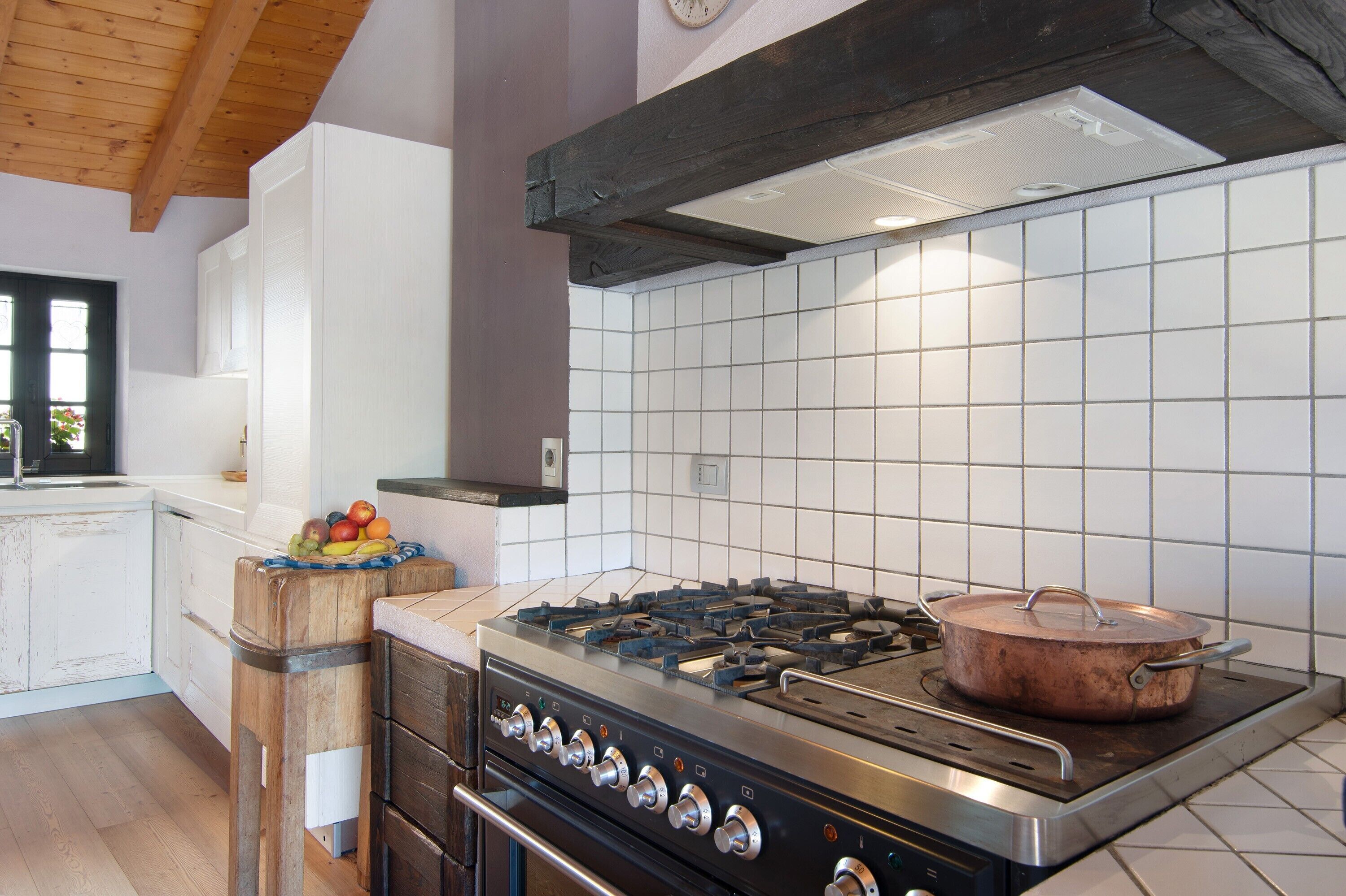 Frigorifero, forno, piano cottura, lavastoviglie