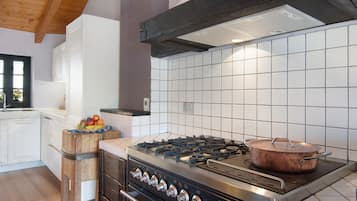 Frigorifero, forno, piano cottura, lavastoviglie