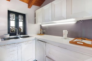 Réfrigérateur, four, plaque de cuisson, lave-vaisselle