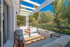 Terrace/patio - Apartment 'Señorio De Gonzaga In Marbella' with Shared Pool, Wi-Fi and Air Conditioning (Marbella)