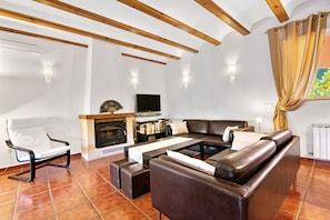 TV, fireplace, DVD player, ping pong