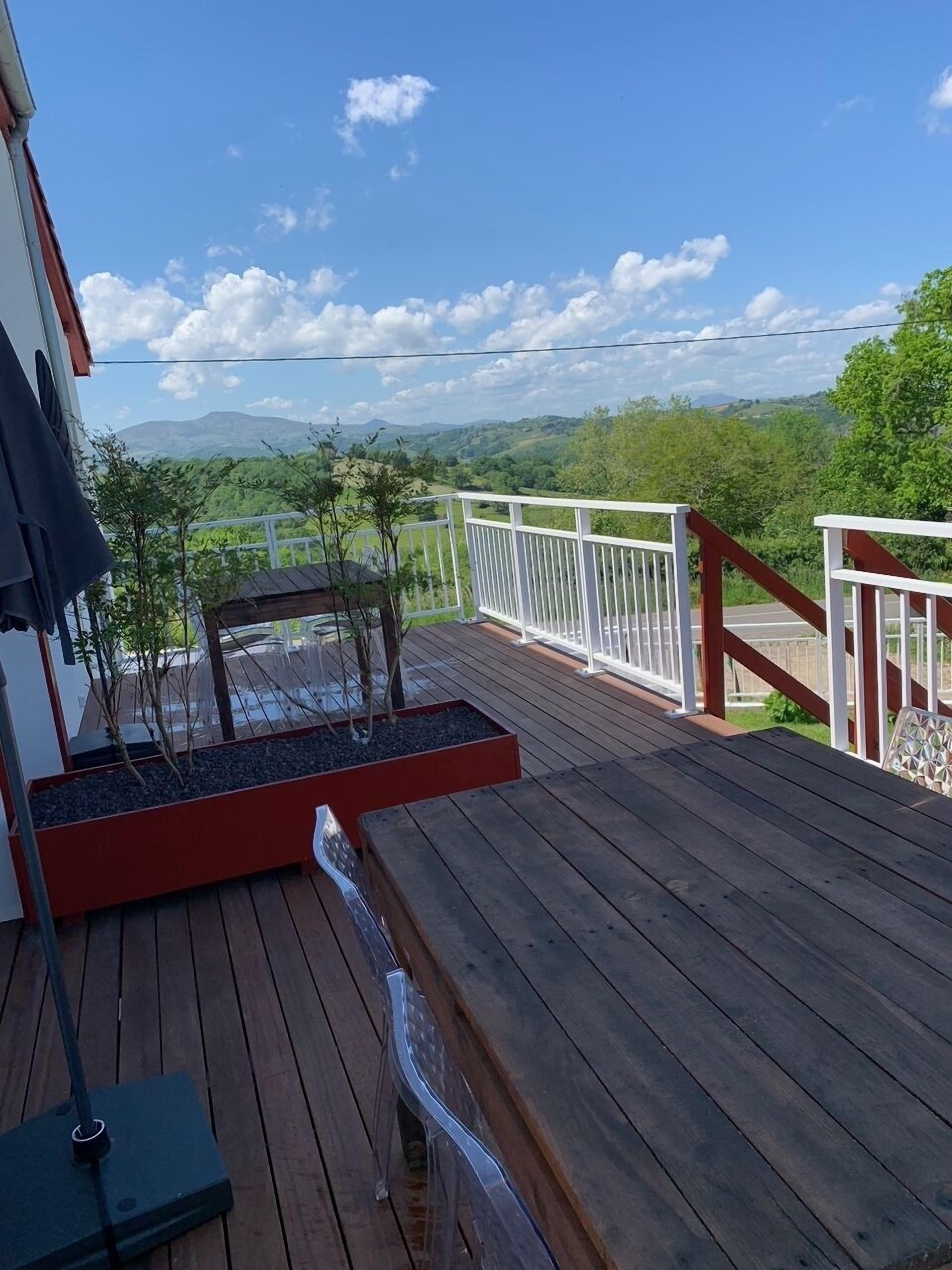 Suite Deluks, 2 kamar tidur | Dilengkapi dengan perabotan berbeda-beda, kedap suara, dan Wi-Fi gratis