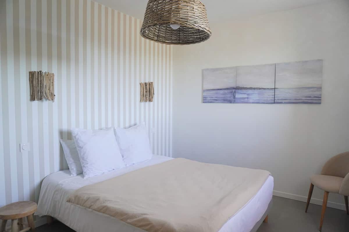 Deluxe Suite, 2 Bedrooms | Individually furnished, soundproofing, free WiFi, bed sheets
