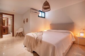 5 habitaciones, tabla de planchar con plancha, wifi y ropa de cama 