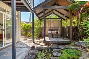 Terrace/patio - Hidden Gem 200m from Mooloolaba Beach (Mooloolaba)