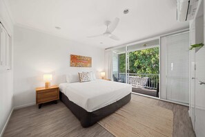 3 bedrooms, desk, iron/ironing board, travel cot