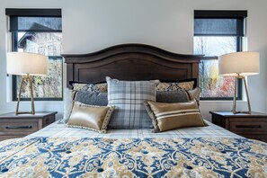 4 bedrooms, desk, iron/ironing board, free WiFi