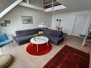 Una televisión, un reproductor de DVD