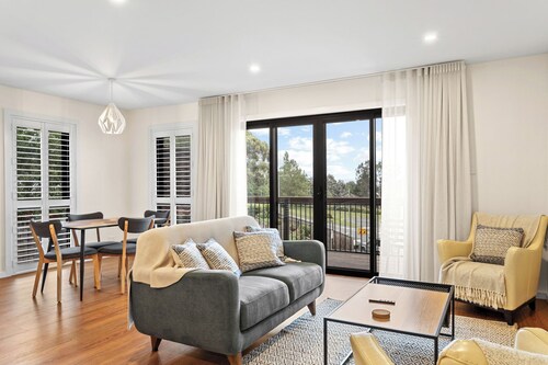 Architectural Home: Near Gorge with Tamar Views