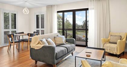 Architectural Home: Near Gorge with Tamar Views