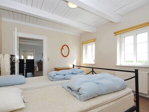 6 bedrooms, WiFi