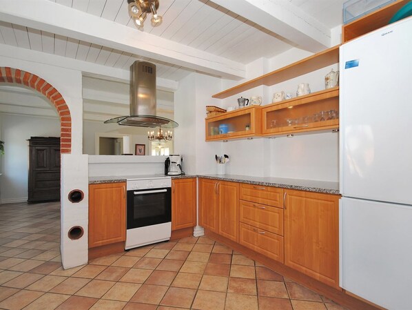 Fridge, oven, dishwasher, highchair