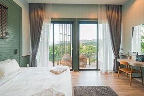 1 bedroom, in-room safe, desk, blackout curtains