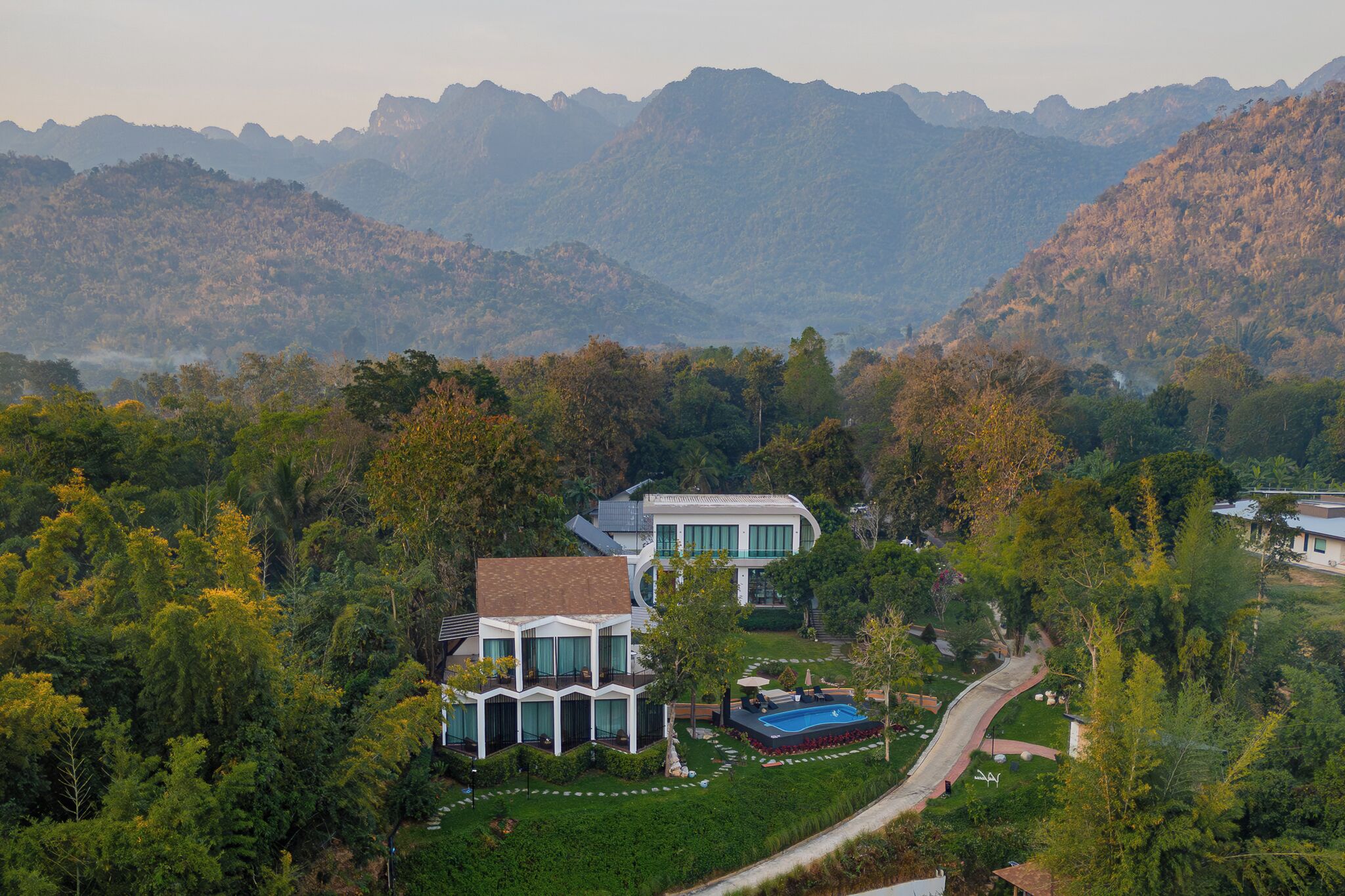 ด้านหน้าที่พั  ก