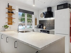 Kühlschrank, Mikrowelle, Ofen, Geschirrspüler