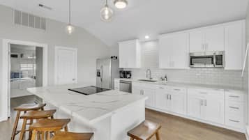 Rumah, 2 kamar tidur | Dapur pribadi | Lemari es, oven, mesin pembuat kopi/teh, dan pemanggang roti