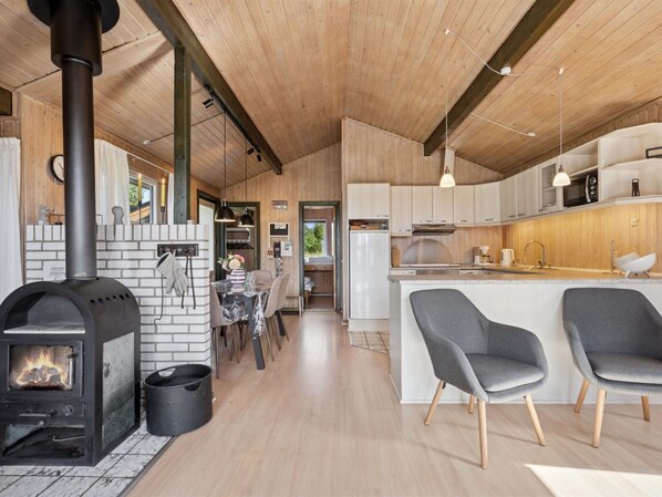 Kjøleskap, mikrobølgeovn, ovn og oppvaskmaskin