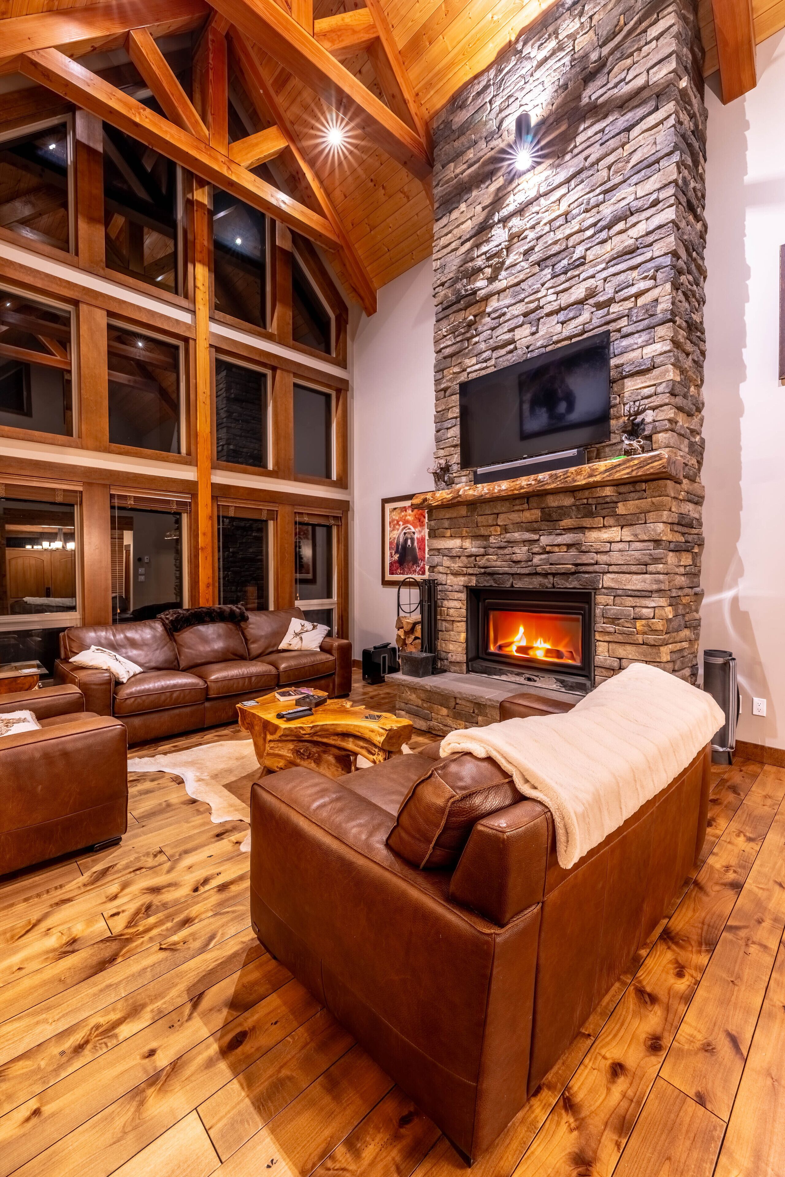 Smart TV, fireplace, stereo, offices