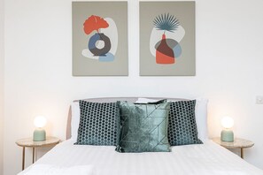 1 bedroom, bed sheets
