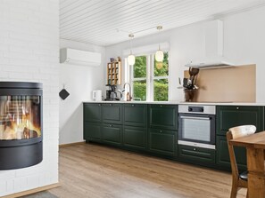 Frigorifero, forno, lavastoviglie, pentole/stoviglie/utensili