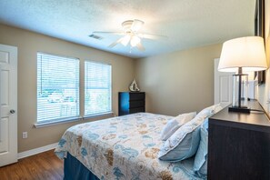 3 bedrooms, iron/ironing board, free WiFi, bed sheets