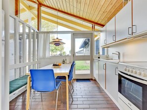 Jääkaappi, mikroaaltouuni, astianpesukone