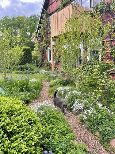 Natural ∙ idyllic ∙ at ground level on 82 m² - private garden - two wood-burning stoves