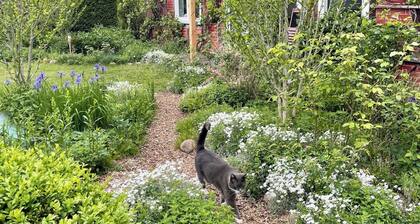 Natural ∙ idyllic ∙ at ground level on 82 m² - private garden - two wood-burning stoves