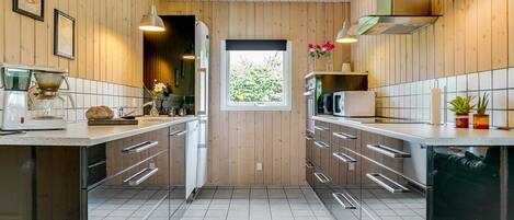 Fridge, microwave, dishwasher, cookware/dishes/utensils