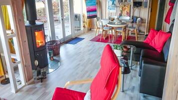 TV, fireplace, DVD player