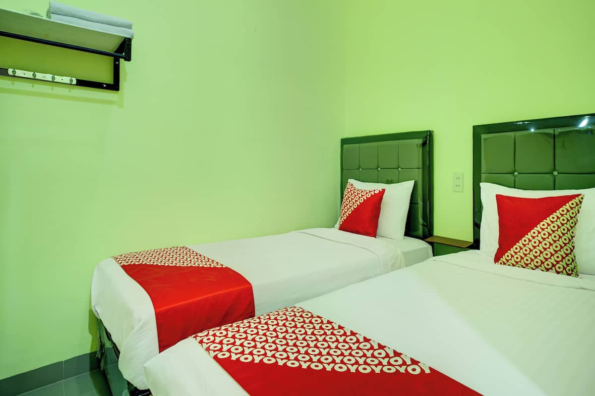 Desk, laptop workspace, free WiFi, bed sheets