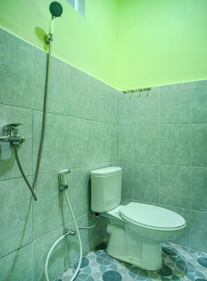 Habitación Deluxe doble | Baño | Ducha y cabezal de ducha tipo lluvia
