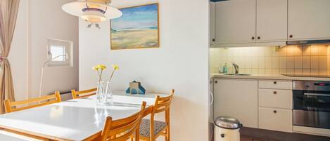Fridge, microwave, oven, cookware/dishes/utensils