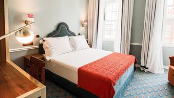 Standard Double Room | Desk, laptop workspace, soundproofing, iron/ironing board