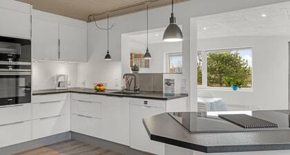 "Ulrich" - 500m from the sea by Interhome