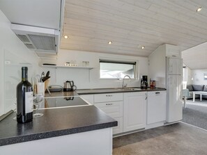 Réfrigérateur, four à micro-ondes, lave-vaisselle