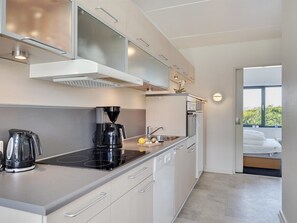 Fridge, microwave, dishwasher, cookware/dishes/utensils