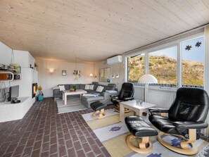 TV, fireplace, DVD player