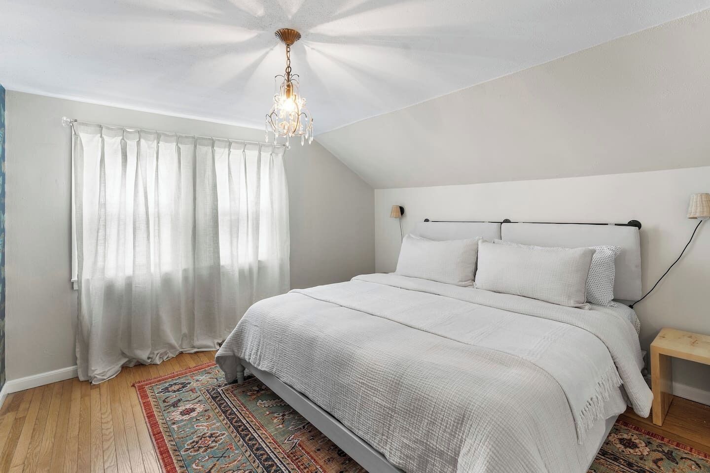 4 多间卧室、熨斗/熨衣板、WiFi、床单