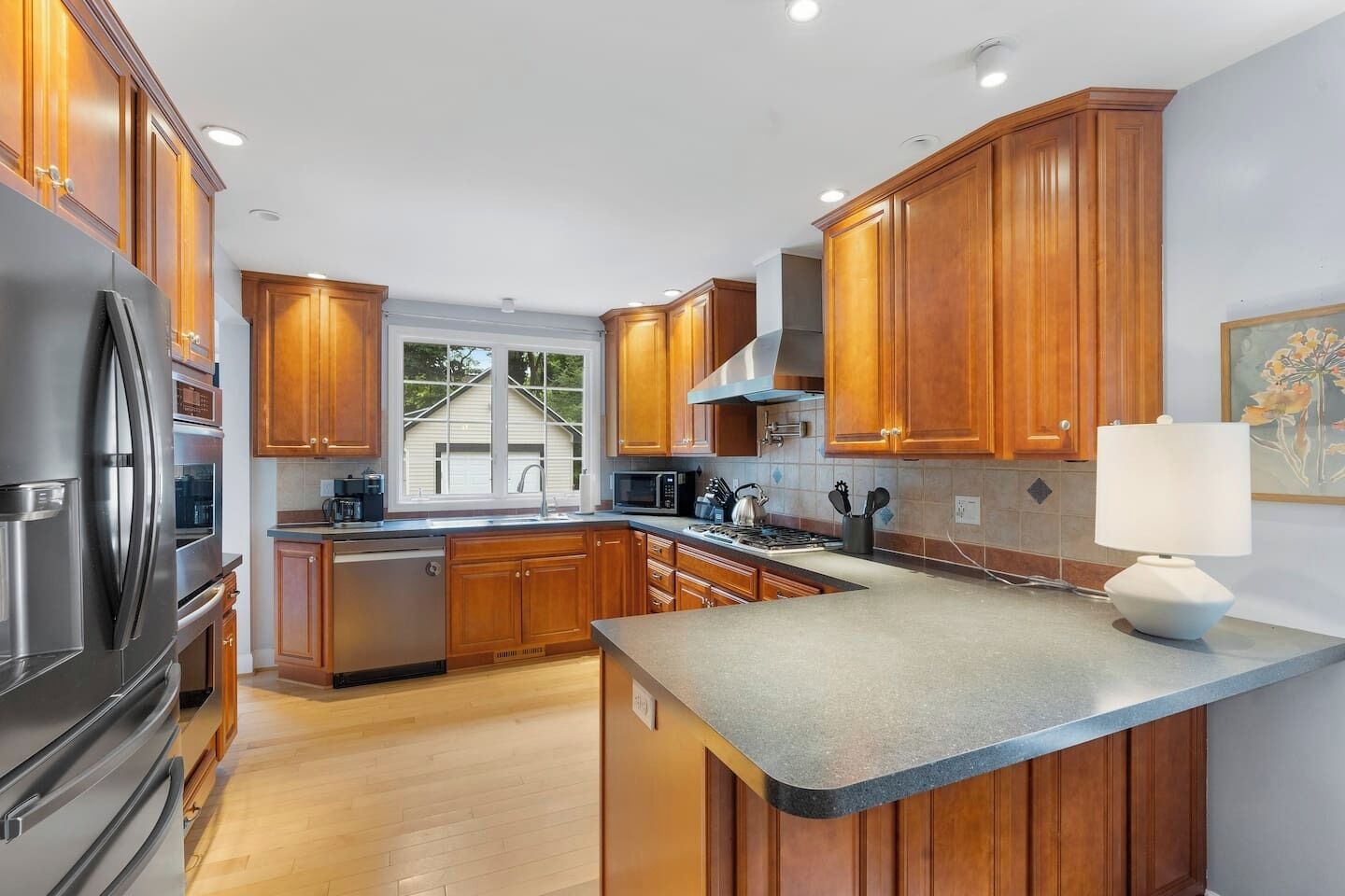 冰箱、微波炉、烤箱、炉灶