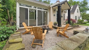Terrace/patio - Irondequoit | Walk to Lake Ontario | Fire Pit (Rochester)