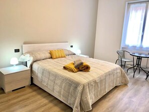 3 bedrooms, WiFi, bed sheets - Large family apartment in Bergamo Center (Bergamo)