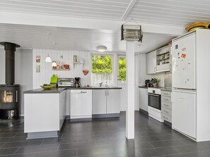 Kühlschrank, Ofen, Geschirrspüler, Hochstuhl