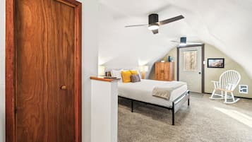 2 bedrooms, travel cot, free WiFi, bed sheets