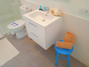 Hair dryer, towels, soap, shampoo - Cozy apartment not far from Famara beach in LanzaroteCanary Island (Urbanización Famara)