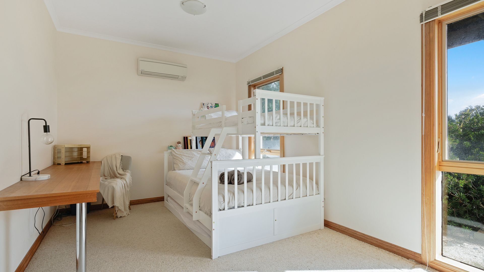 3 bedrooms, iron/ironing board, travel cot, Internet