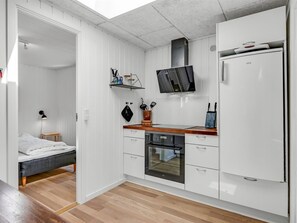 Fridge, oven, dishwasher, cookware/dishes/utensils