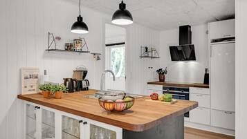 Kühlschrank, Ofen, Geschirrspüler, Kochgeschirr/Geschirr/Besteck