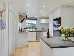 Fridge, microwave, oven, dishwasher - "Nina" - 700m to the fjord by Interhome (Storvorde)